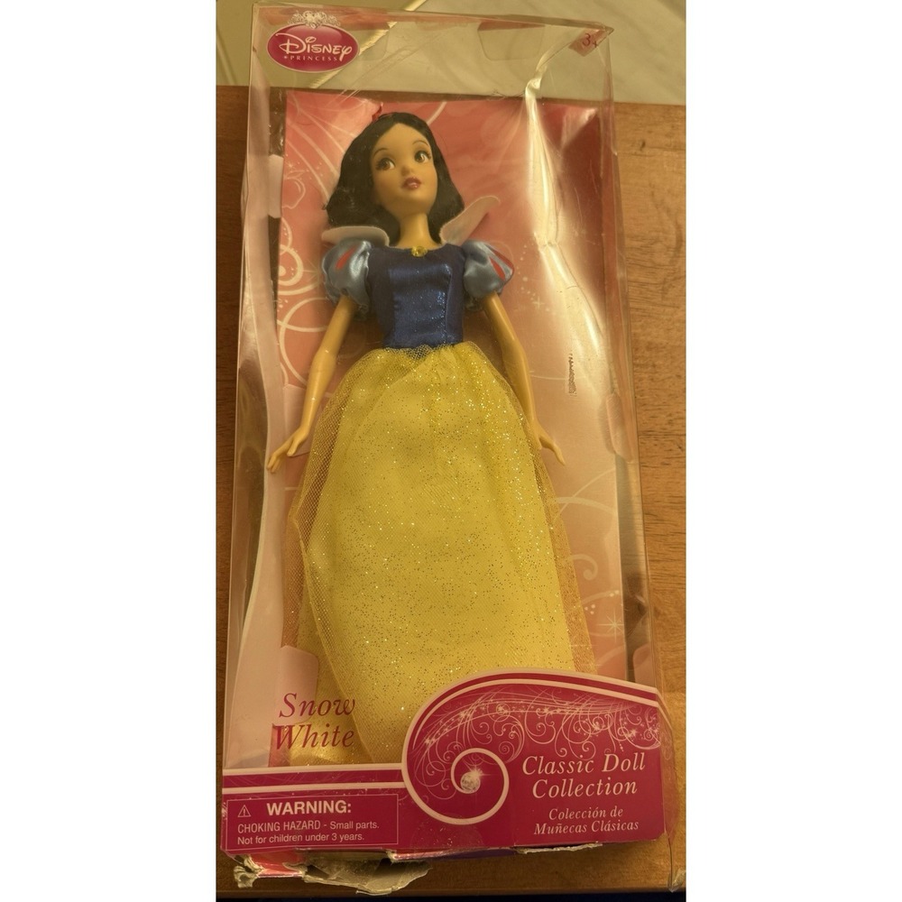 Disney Princessโ Snow White Classic Doll Collection